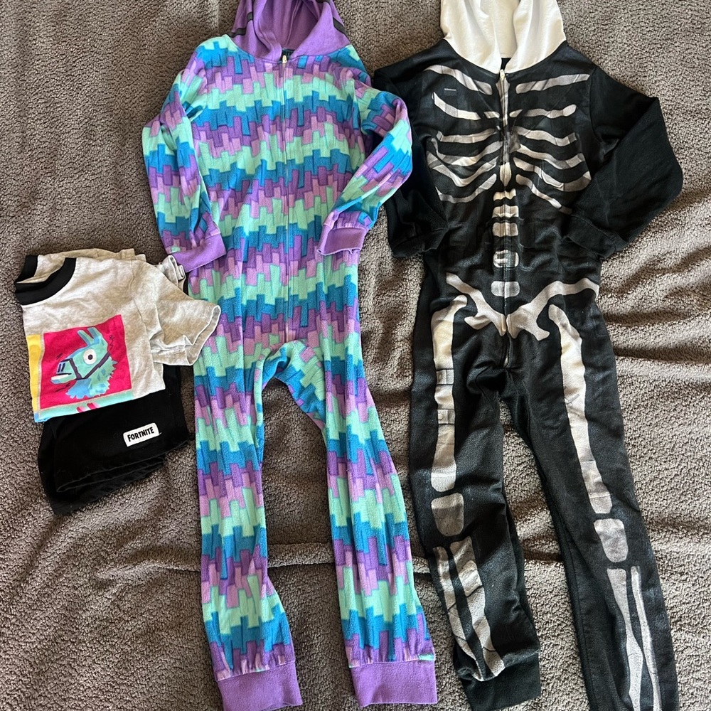 Fortnite Pajama bundle size 8 (kids)